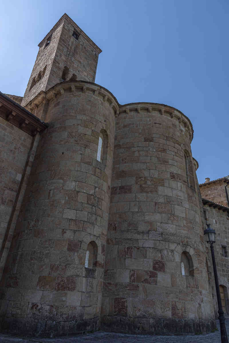 Reyno de Navarra - monasterio de Leyre 07 - iglesia de San Salvador de Leyre.jpg
